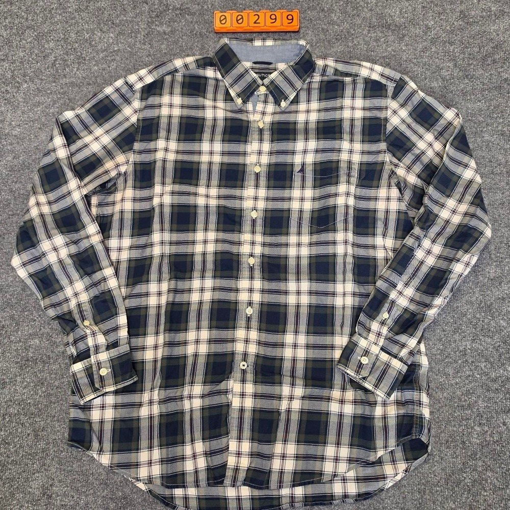 Nautica white and navy plaid cotton button-up shirt. Size: L.